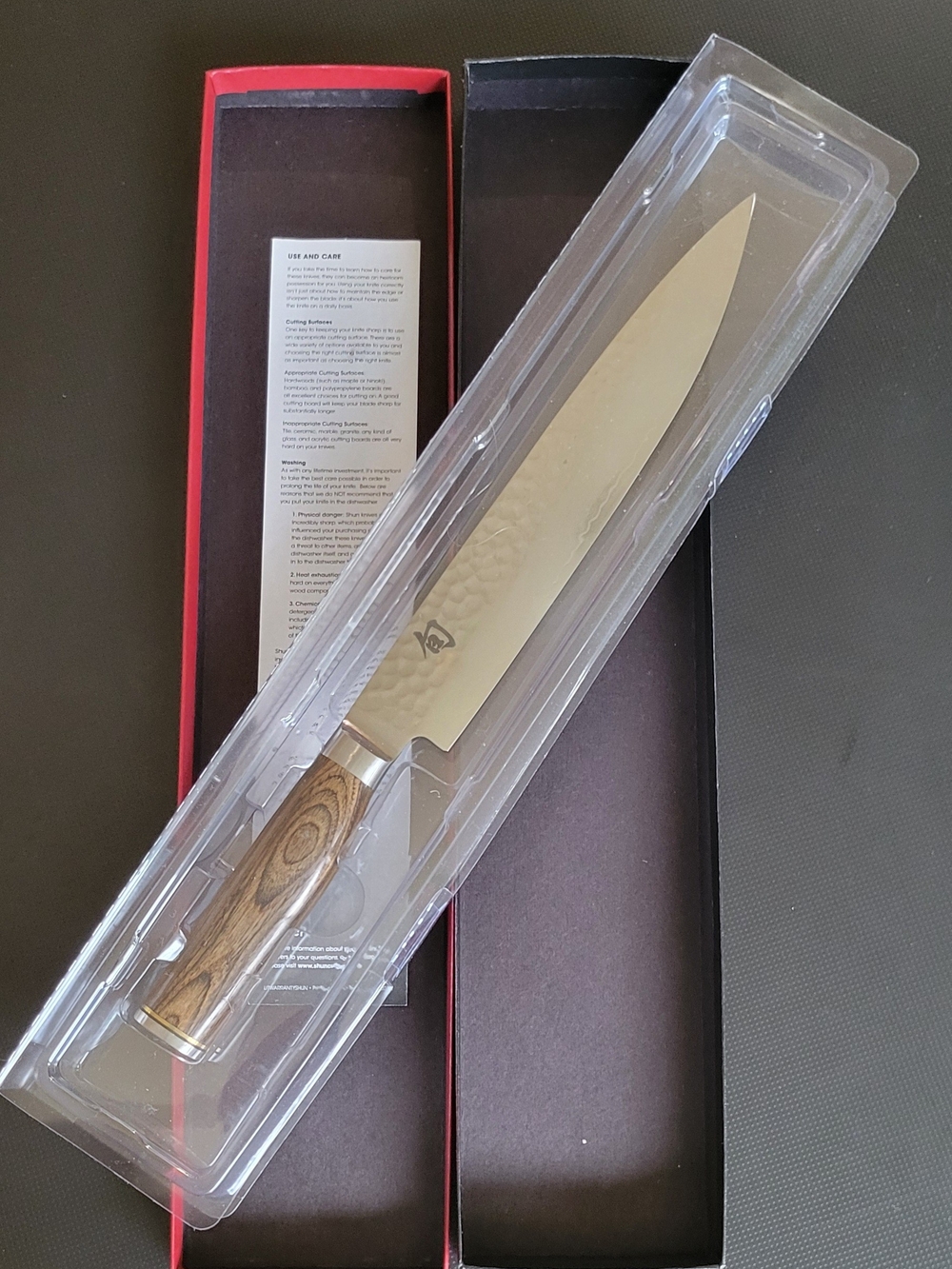 Shun 9.5" Slicing Knife TDM0704 New In Box